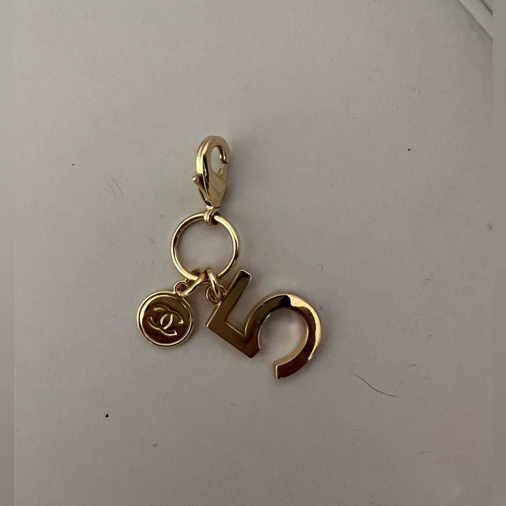 CHANEL 5 accessory